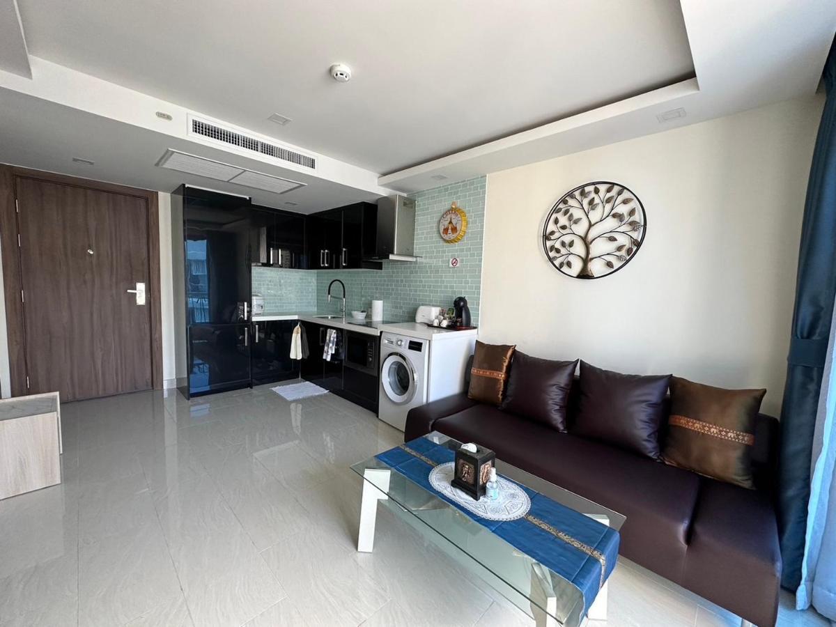 Luxury Business Suits In Grand Avenue By Pattaya City Estates Exterior foto