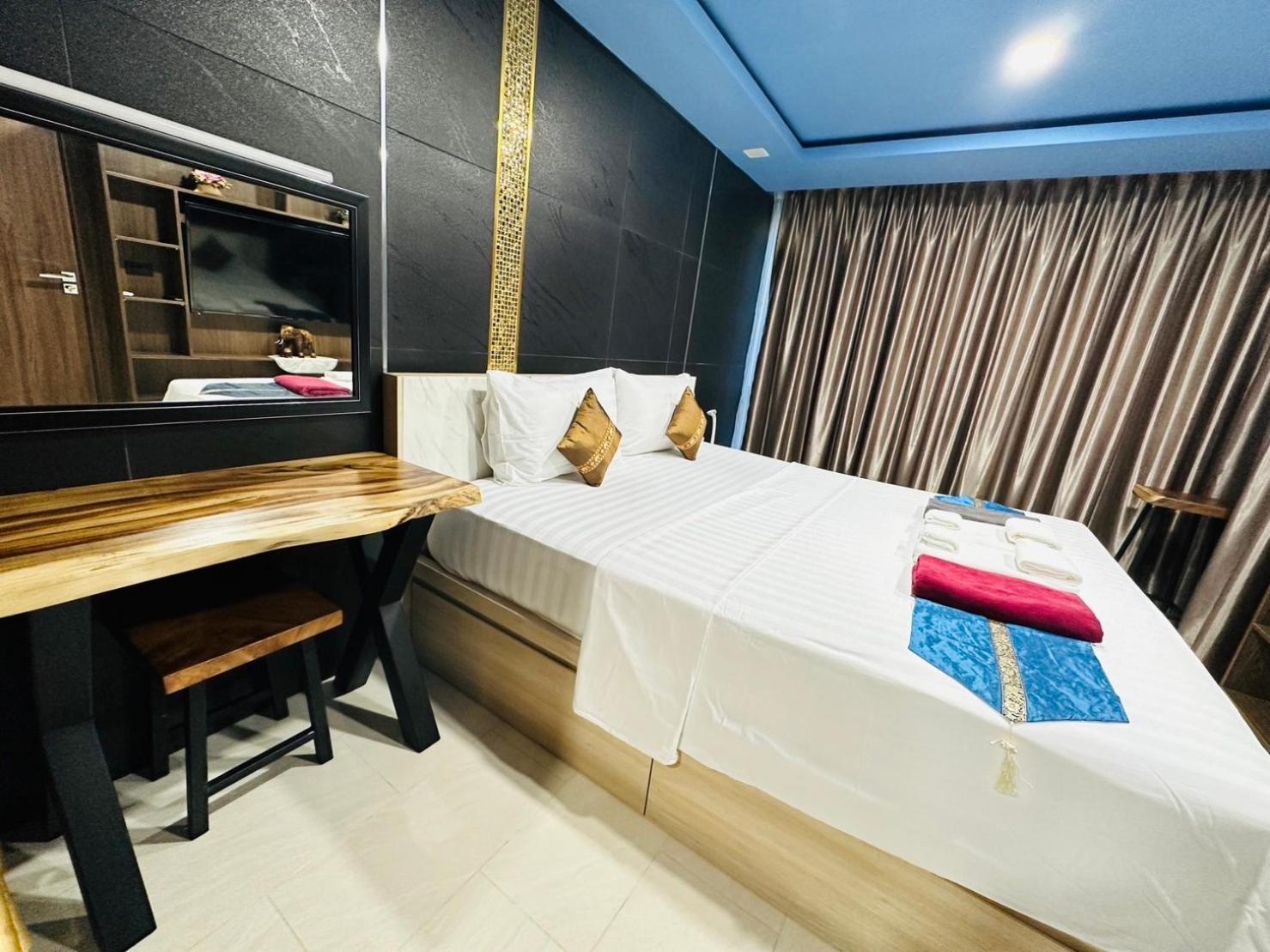 Luxury Business Suits In Grand Avenue By Pattaya City Estates Exterior foto